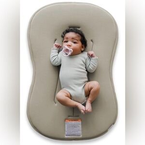NWT Snuggle Me Curve Lounger